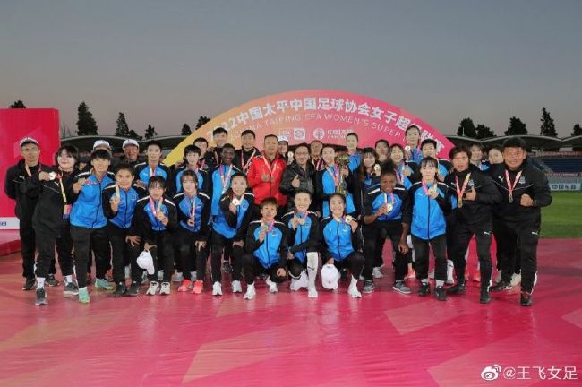 后来，我和他一起乘飞机去往明尼苏达州的印第安保留地，飞机驾驶员是一名年轻的印第安人，他说他在越南当过海军飞行员，现在，他想重返家园，落叶归根。